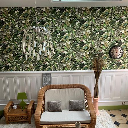 Les Capucines Bed & Breakfast แอบบ์วิลล์ ภายนอก รูปภาพ