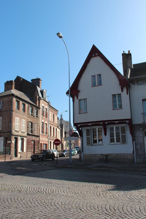 Les Capucines Bed & Breakfast แอบบ์วิลล์ ภายนอก รูปภาพ