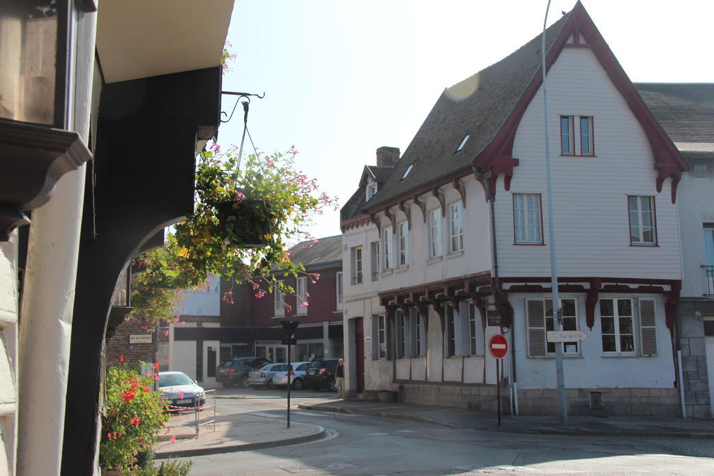 Les Capucines Bed & Breakfast แอบบ์วิลล์ ภายนอก รูปภาพ