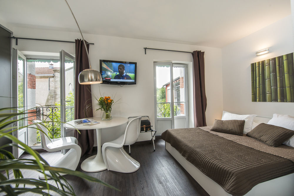 Les Capucines Bed & Breakfast แอบบ์วิลล์ ภายนอก รูปภาพ