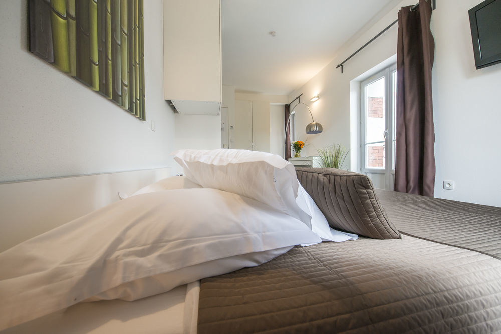 Les Capucines Bed & Breakfast แอบบ์วิลล์ ภายนอก รูปภาพ