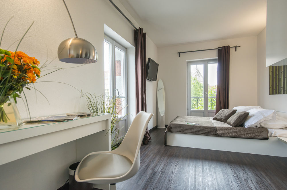Les Capucines Bed & Breakfast แอบบ์วิลล์ ภายนอก รูปภาพ
