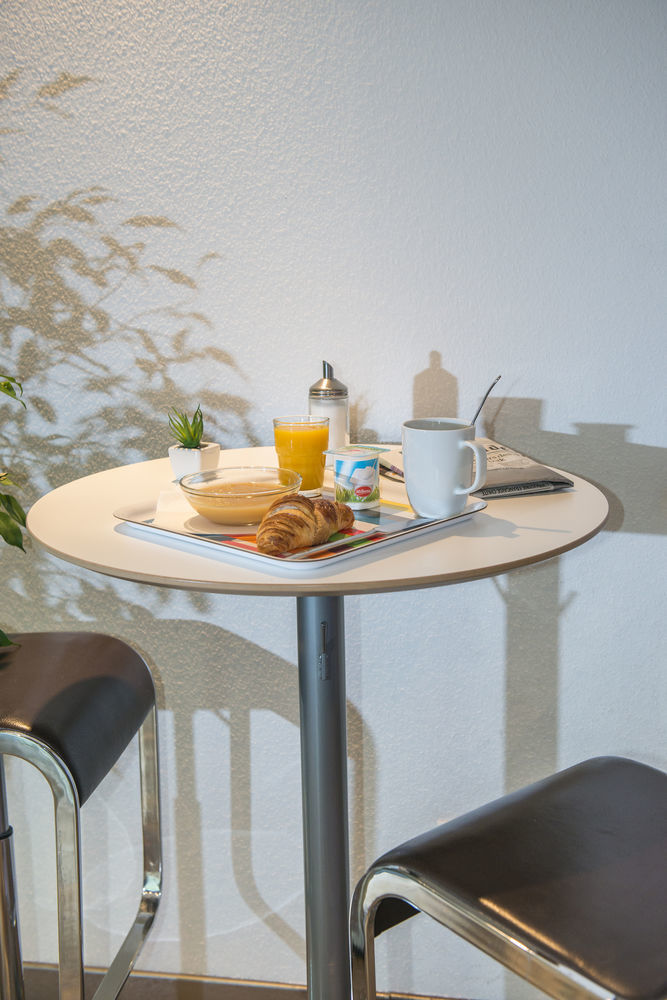 Les Capucines Bed & Breakfast แอบบ์วิลล์ ภายนอก รูปภาพ