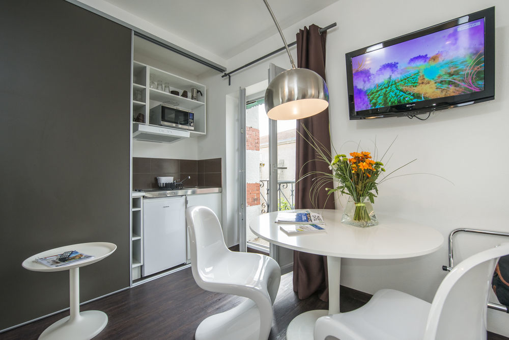 Les Capucines Bed & Breakfast แอบบ์วิลล์ ภายนอก รูปภาพ