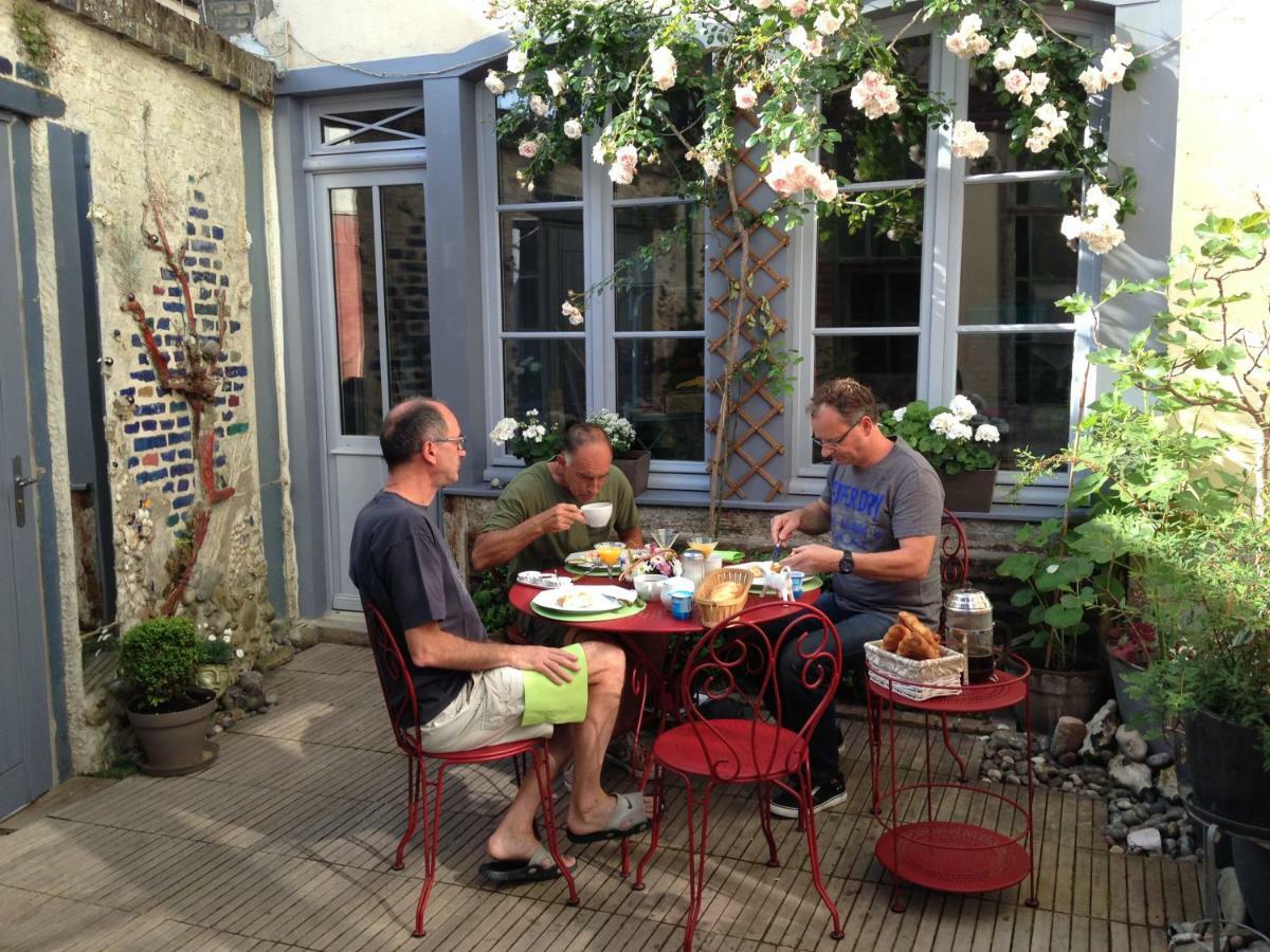 Les Capucines Bed & Breakfast แอบบ์วิลล์ ภายนอก รูปภาพ