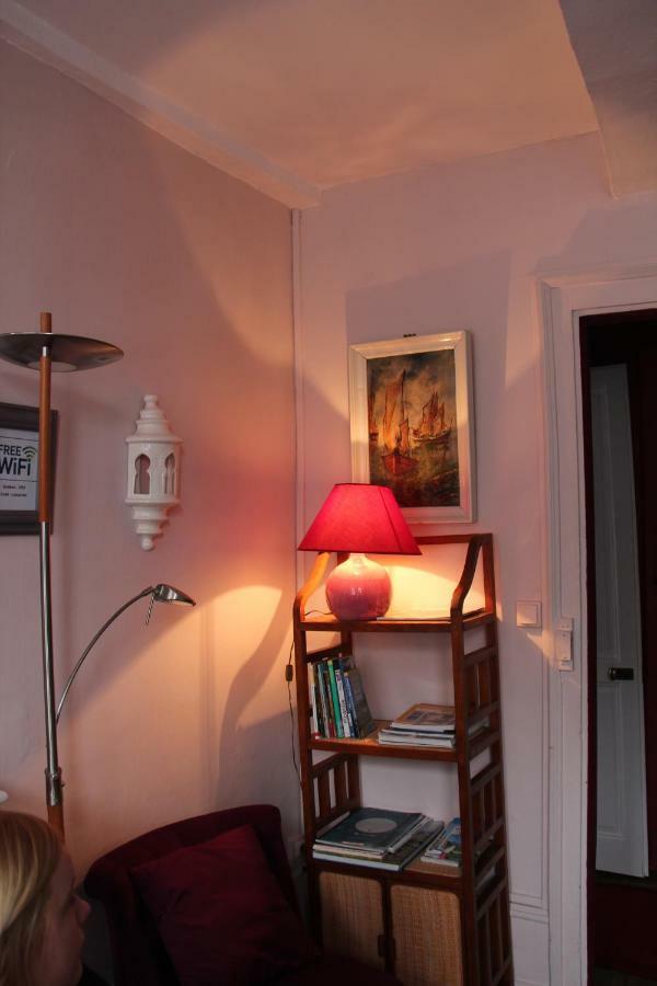 Les Capucines Bed & Breakfast แอบบ์วิลล์ ภายนอก รูปภาพ