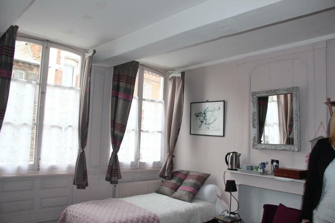 Les Capucines Bed & Breakfast แอบบ์วิลล์ ภายนอก รูปภาพ
